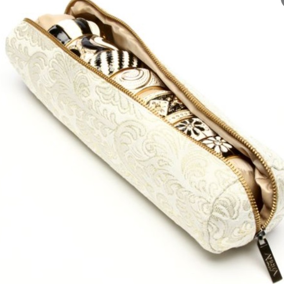 Amrita Singh Bangle Case - Picture 10 of 11